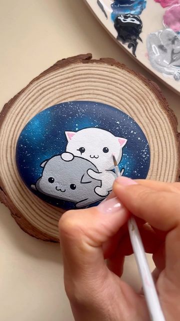 Stone Painting Ideas On Canvas, Art On Stone, Easy Painting Projects, Cats Art Drawing, Instagram Painting, Stone Art Painting, Tanah Liat, Rock Painting Patterns, Diy Bookmarks