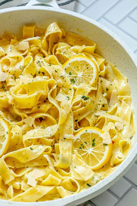 Creamy Lemon Garlic Pasta - main dishes #maindishes Creamy Lemon Garlic Pasta, Lemon Pasta Recipes, Squash And Zucchini, Crunchwrap Supreme, Lemon Garlic Pasta, Lemon Garlic Sauce, Butter Pasta, Baked Asparagus, Easy Pasta Dishes