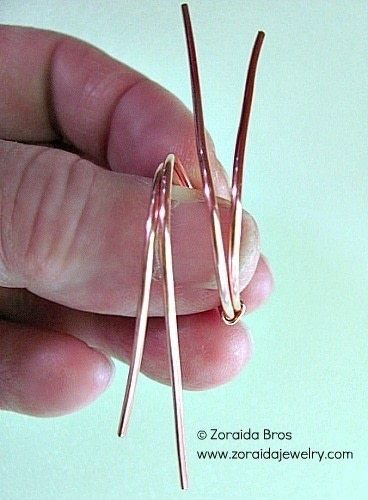 Wire Rings Tutorial, Beading Bracelets, Wire Jewelry Rings, Sapphire Engagement Ring Set, Wire Jewelery, Wire Jewelry Making, Wire Wrapped Jewelry Tutorials, Wire Jewelry Tutorial, Ring Tutorial