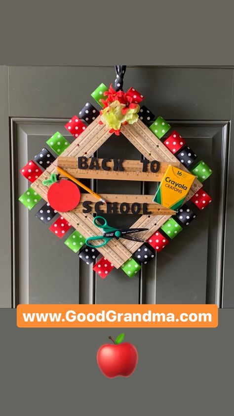 Back To School Wreath Diy, School Wreaths For Front Door, Classroom Wreath Ideas, Back To School Wreaths For Teachers, Back To School Wreath Front Doors, Back To School Wreaths, Apple Wreath Diy, Teacher Door Wreaths, Ruler Wreath