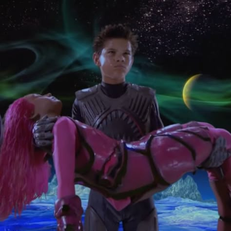 Sharkboy saving lavagirl, sharkboy and lavagirl icon aesthetic Lava Girl, Bratz Movie, Shark Boy, Sharkboy And Lavagirl, Halloween Costumes For Family, Shark Girl, Duo Halloween Costumes, Wedding Playlist