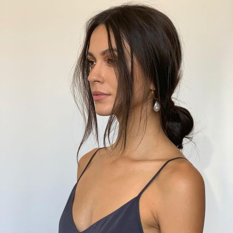 Veronica Nunez on Instagram: “Minimalist @dakotaduffy 📸 @karlaticas #photographer 💄 @leibi_carias #hair by me @artdeptagencyla using @oribe creme for style & superfine…” Trendy Hairstyles Wedding Guest, Wedding Outfit Hairstyles, Super Simple Bridesmaid Hair, Hairstyles As Wedding Guest, Cool Wedding Guest Hairstyles, Wedding Guest Dress Hairstyle, Easy Hair For Wedding Guest Simple, Simple Hairstyle Wedding Guest, Hairstyles Black Tie Event