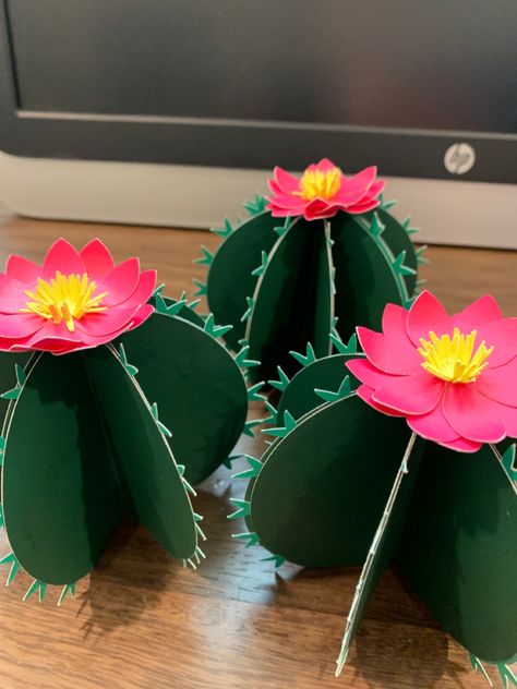 Diy Fiesta Centerpieces, Cactus Photo Backdrop, Mexican Diy Decorations, Fiesta Diy Decorations, Diy Tumbleweed, Western Diy Decor Craft Ideas, Cactus Paper Craft, Mexico Themed Party, Diy Western Party Decorations