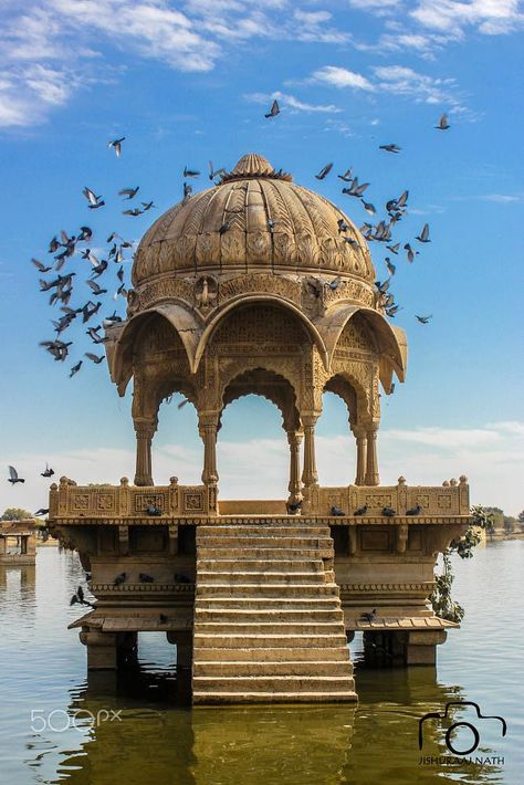 Gadisar lake, Jaisalmer, India Indian Temples Photography, Indian Architecture Photography, Jaipur Monuments, Hindi Architecture, Fort Painting, House With Floor Plan, Rajasthan Architecture, Gadisar Lake, Monuments Of India