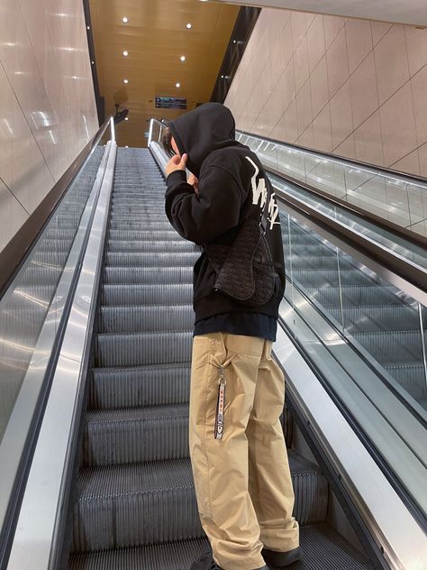 Jacket : Reverse Stüssy logo Pant: carhartt montana pant Shoes: Yeezy foam runner onyx Bag: Dior saddle Keychain : Marni Yeezy Foam Runner Onyx Outfit, Onyx Foam Runner Outfit, Carhartt Keychain, Yeezy Foam Runner Outfit, Foam Runner Outfit, Pant Shoes, Yeezy Outfits, Runner Outfit, Runners Outfit