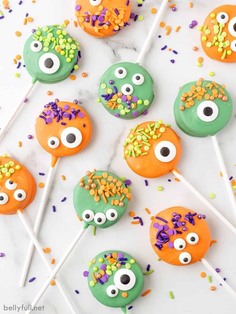 Halloween Cake Pucks, Chocolate Bugles, Oreo Halloween Treats, Oreo Ideas, Decorated Oreos, Deli Ideas, Cake Pucks, Oreos Cookies, Halloween Dip