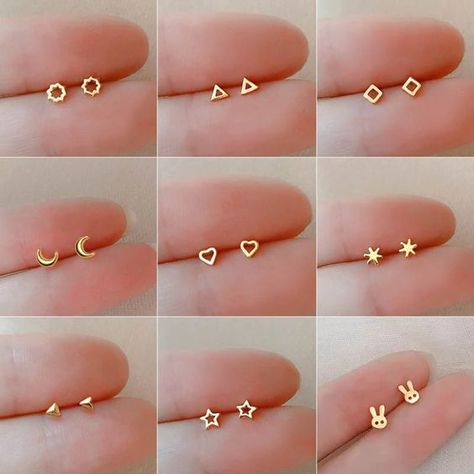 Simple Jewelry Earrings, Small Earrings Gold, Moon Earring, Simple Gold Earrings, Gold Earrings Models, Pretty Jewelry Necklaces, Minimalist Earrings Studs, Simple Stud Earrings