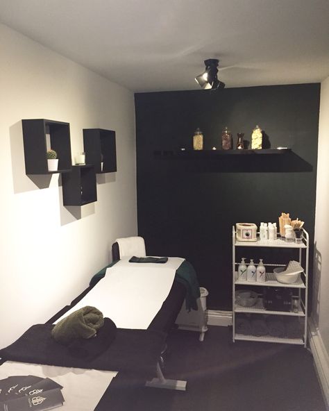 Black And White Wax Room, Black Themed Lash Room, Home Based Beauty Salon Ideas, Black And Gray Lash Room, Lash Room Green, Black Room Esthetics, Black Lash Tech Room, Lash Room Ideas Small Spaces Glam, Black Spa Aesthetic