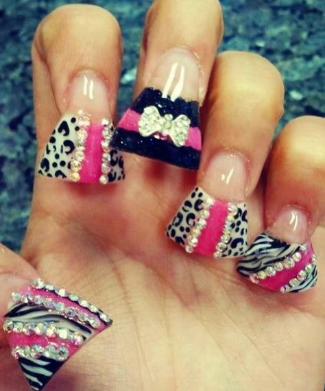 Tags-#nails #nailartideas #nailsinspo #ducknails #early2000s #2000saesthetics #2000snostalgia #2000style #2000s #trashy#trashy2000s #trashymcbling #trashyy2k #y2k #mcblingy2k#mcbling #mcblingcore #ducknailinspo Nail Art Step By Step, Duck Nail, Art Step By Step, Flare Nails, Punk Nails, Duck Nails, Really Cute Nails, Blue Nail, Bling Acrylic Nails