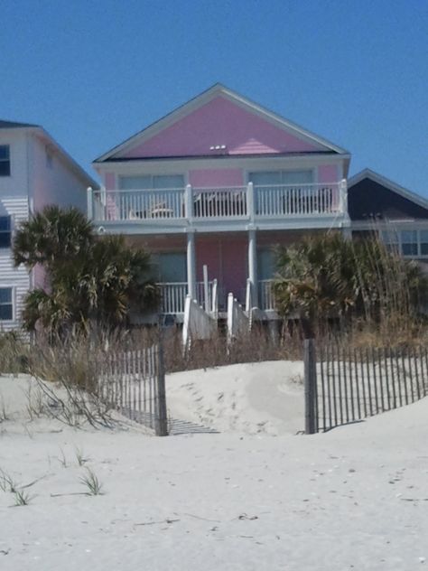 Folly Beach, SC - stayed in a pink house right on the beach. This might be the same exact house. Maja Core, Pink House Exterior, Small Beach House, Pink Beach House, Old Beach House, Pretty Architecture, Beachy House, Houses By The Beach, Folly Beach Sc