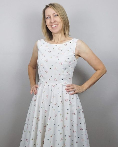 Adorable vintage style dress. The Betty Dress pattern is easier than a vintage pattern but the finished dress is very 1950s. Aline Dress Pattern, Sew Over It Patterns, Betty Dress, 50s Fashion Dresses, Sew Zipper, Sew Over It, Aline Dress, Full Circle Skirts, Vintage Style Dresses