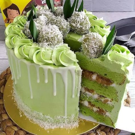 Ondeh Ondeh Cake Recipe, Pandan Cake, Cake Models, Cake Decorating Frosting, Traditional Cakes, New Menu, Coconut Cake, Snack Cake, Sponge Cake