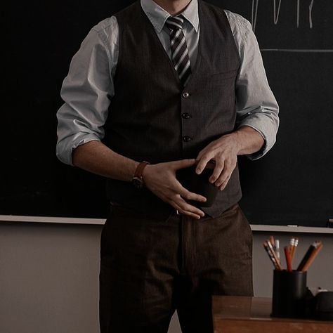 Professor Aesthetic Outfit Male, Male Teacher Outfits, Male Professor, Professor Aesthetic, Teacher Aesthetic, Male Teacher, Aesthetic Outfits Men, College Professor, Teachers Pet