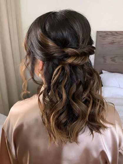 Romantic Twisted Half Up Half Down Hairstyle For Medium Hair Easy Hairstyle Cocktail Party, Half Up Half Down Wedding Hair For Medium Length, Half Bun Bridesmaid Hair, Half Up Half Down Medium Hair Wedding, Bridesmaid Hair For V Neck Dress, Fall Bridesmaid Hair Half Up, Half Up Half Down Medium Hairstyles, Bridesmaid Hairstyles Half Up Half Down Braid Medium Lengths Long, Gala Hairstyles Medium Length Half Up