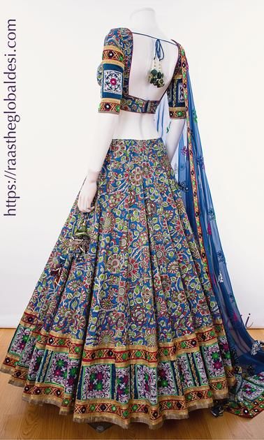 Gopi Dress Blouse Design, Desi Lehenga, Raas The Global Desi, Contrast Dupatta, Global Desi, Indian Outfits Lehenga, Brocade Blouse, Lehnga Dress, Lehenga Blouse Designs