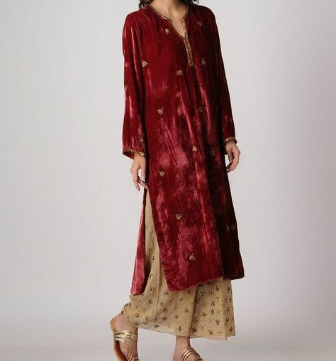 Printed Velvet Suits Women Indian, Velvet Suits Women, Velvet Suits Women Indian, Suits Women Indian, Velvet Dresses Outfit, Velvet Kurta, Pakistani Formal Dresses, Velvet Dress Designs, Long Kurti Designs