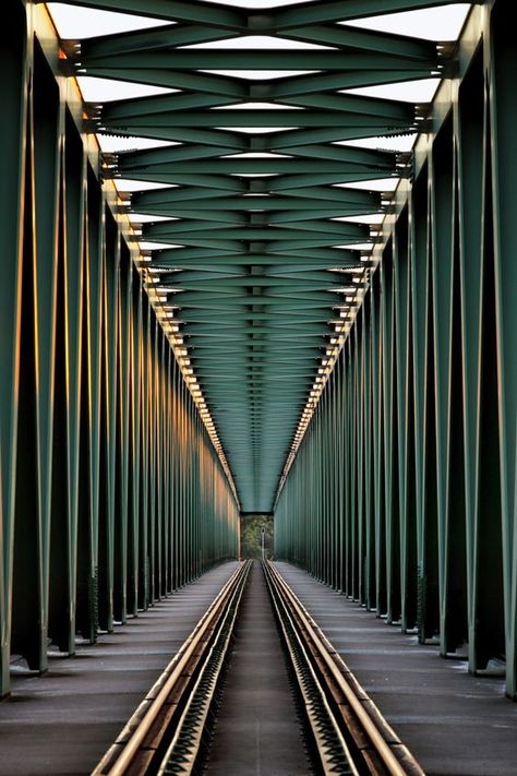 Line Photography, Collage Foto, Railway Bridges, Perspective Photography, Principles Of Design, Composition Photography, Foto Art, Trik Fotografi, Alam Semula Jadi