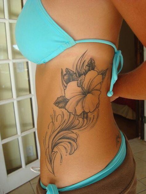 Flower Hibiscus Flower Tattoos, Flower Tattoo On Side, Hibiscus Tattoo, Tattoos For Black Skin, Rosen Tattoo, Pretty Tattoos For Women, Dope Tattoos For Women, Cute Tattoos For Women, Side Tattoos