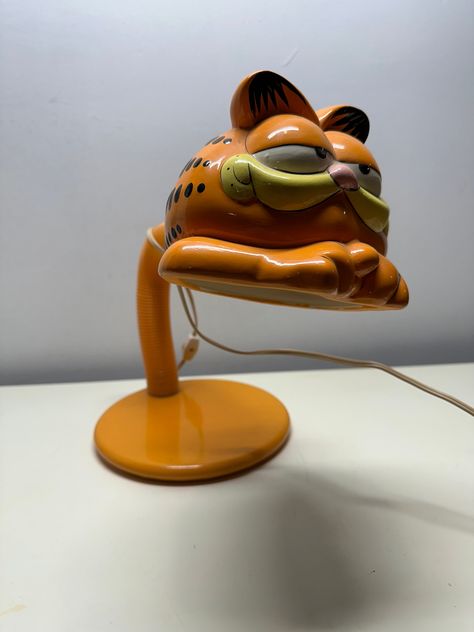 Fun vintage decor/collector's item from the 1980s this is a working Garfield Gooseneck Desk Lamp. While it is pre-owned and has not been used, it was opened and on display in my mother in law's Garfield bedroom (aka her Garfield museum). This would be a great gift for you or the Garfield, animation, or novelty lamp fan. This is a pre-owned, new but "as is" vintage purchase and there are no returns or exchanges. But, I'm happy to answer your questions, address your potential concerns, or send more pics before you buy. Thanks for looking! Garfield Bedroom, Garfield Lamp, Garfield Table, Garfield Animation, Weird Lamps, Garfield Stuff, Fun Lamp, Perfect Room, Saint Louis