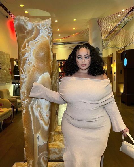 Plus Size Going Out Outfits, Plus Size Aesthetic Outfits, Curly Hair Style, Plus Size Baddie Outfits, Body Con Dress Outfit, Big Girl Fashion, Body Dress, Neutral Outfit, Curvy Girl Fashion