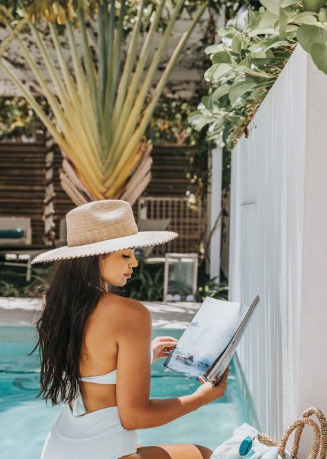 Pool House Photoshoot, Summer Lifestyle Photography, Resort Lifestyle Photography, Pool Lifestyle Photography, Villa Photoshoot Ideas, Resort Photoshoot Ideas, Tropical Photoshoot Ideas, Poolside Photoshoot Ideas, Resort Photoshoot