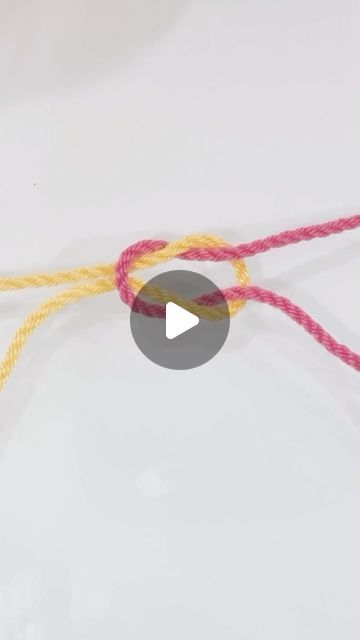 Magic Knot Tutorial, Crochet Knot Magick, Invisible Knot Joining Yarn, How To Tie Yarn Together, How To Tie Two Yarns Together, Crochet Magic Knot, Magic Knot Crochet, Invisible Knot Crochet, Joining Yarn Ends