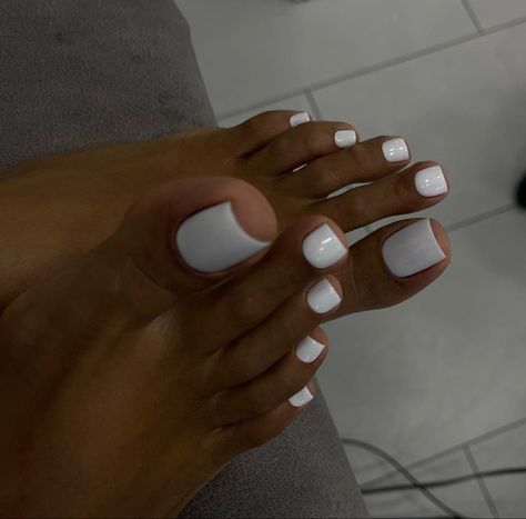 Cute Pedicures, Feet Nail Design, Pedicure Ideas, Gel Toe Nails, Acrylic Toes, Acrylic Toe Nails, Gold Glitter Nails, Cute Toe Nails, French Acrylic Nails