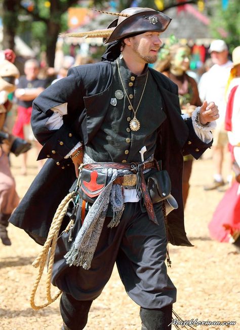 Men Shirt Outfit, Pirate Men, Fair Costume, Pirate Costume Diy, Mens Garb, Pirate Garb, Captain Costume, Ren Faire Outfits, Pirate Cosplay