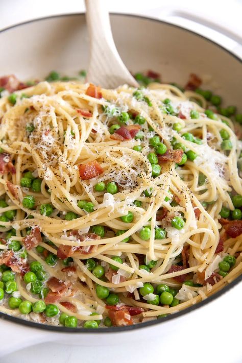 Bacon Peas, Peas Pasta, Pasta With Bacon, Pasta With Peas, Pasta Sides, Bacon Pasta, Parmesan Pasta, Pea Recipes, Pasta Dinners