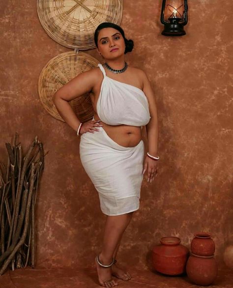 Plus Size Saree, Dresses For Plus Size Women, Dresses For Plus Size, Bra Plus Size, Village Girl, Indian Photoshoot, Glamour Photo, Indian Woman, Hot Women Dress