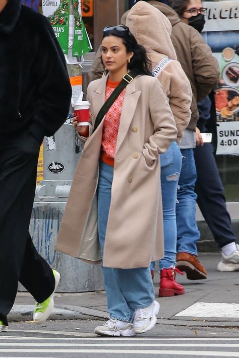 Camila Mendes Street Style, Cami Mendes, Camila Mendes, Nice Clothes, Inspo Outfit, Models Off Duty, Winter Style, Off Duty, Riverdale