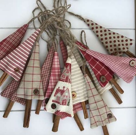 Fabric Christmas Decorations, Sewn Christmas Ornaments, Christmas Decorations Sewing, Christmas Fabric Crafts, Christmas Ornaments Patterns, Christmas Sewing Projects, Ornament Craft, Fabric Christmas Trees, Cabin Christmas