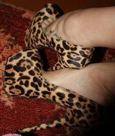 I like leopard print Leopard Heels, Latest Shoe Trends, Shoe Print, Crazy Shoes, Pretty Shoes, Dream Shoes, Shoe Obsession, Up Girl, Cheetah Print