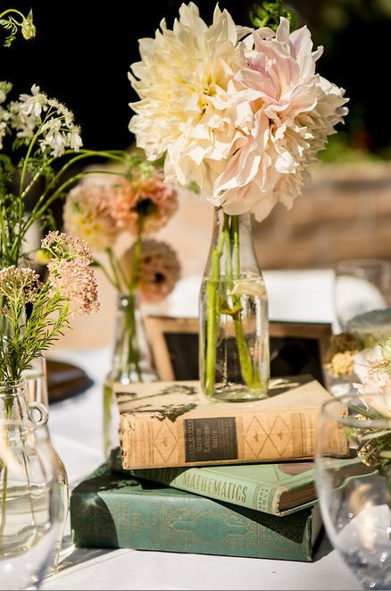 lovely wedding centerpieces Round Table Centerpieces Wedding, Round Table Centerpieces, Rehearsal Dinner Planning, Table Centerpieces Wedding, Dinner Planning, Book Centerpieces, Bridal Shower Centerpieces, Centerpieces Wedding, Bridal Shower Brunch