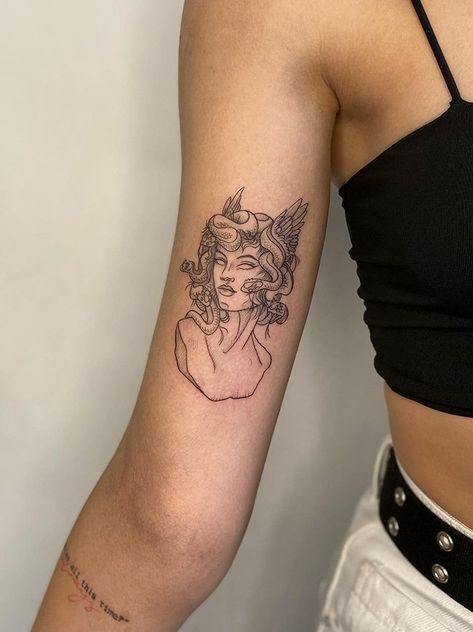 Buraka Tattoo, Medusa Tattoos, Medusa Tattoo Design, Hip Tattoos Women, Inspiration Tattoos, Парные Тату, Medusa Tattoo, Latest Tattoos, Thigh Tattoos Women