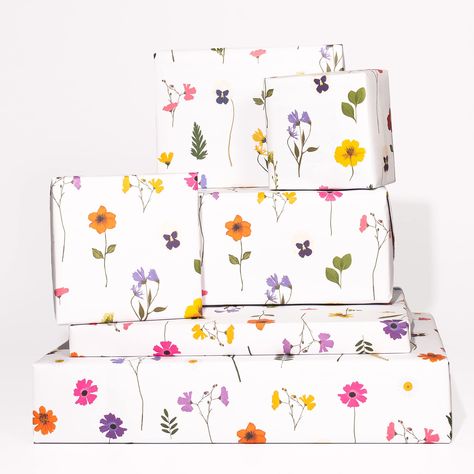 Birthday Presents For Friends, Floral Wrapping Paper, Unicorn Design, Presents For Friends, White Gifts, Trendy Gift, Designer Gifts, Gift Wrapping Paper, New Baby Gifts