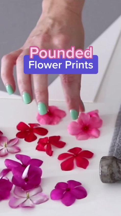 Create inexpensive and chic wall art using the flower pounding method. 🌸 #DIYProjects #TipsAndTricks #HomeDecor #LearnWithMe #Art Crafts Using Flowers, Flower Printing On Paper, Flower Print Painting, Flower Pounding Art, Pounded Flower Art, Pressed Flower Print, Press Flower Art, Dried Flowers Cards Ideas, Painting With Dried Flowers