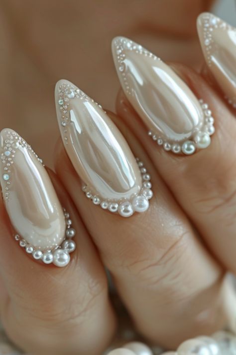 Classy Nail Aesthetic, Regency Era Inspired Nails, Brown Nails With Pearls, Bridgerton Inspired Nails Ideas, Pearl Themed Nails, Pearl Accent Nails, Bridgerton Aesthetic Nails, Bridgeton Nails, Pearl Design Nails