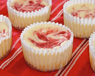 Strawberry Swirl Cheesecake Cupcakes on MyRecipeMagic.com Easy Macaroons Recipe, Tailgate Desserts, Strawberry Cheesecake Cupcakes, Cheesecake Cupcake, Cheesecake Cupcakes Recipe, Strawberry Swirl Cheesecake, Mini Strawberry Cheesecake, Strawberry Cheesecake Bites, Strawberry Cheesecake Recipe