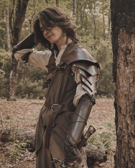 Ren Fair Masculine, Medieval Male Aesthetic, Medieval Clothing Aesthetic Men, Mid Evil Outfits Men, Royal Core Outfits Male, Elf Fashion Men, Midevil Male Clothing, Male Rennisance Faire Costumes, Adventurer Aesthetic Outfit Men