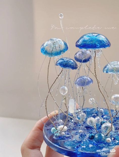 Jellyfish Recycled Art, Jellyfish Glass Art, Recycled Art Ideas, Under The Sea Aesthetic, Teachers Day Drawing, Diy Jellyfish, Ocean Diy, Alice In Wonderland Flowers, Upcycle Plastic