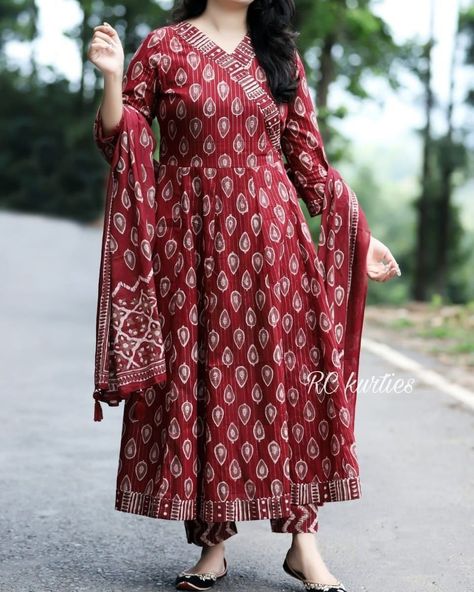 **Rate - 1100/- free ship *🌈☑️ *New Arrival Full Kurta set Festival Launch Embroidery For Red Lovers 3 PIECE Kurti pent with Full DUPPTA Sets* *Beautiful mill Print Design work*😍 *Size - M L XL XXL* *Fabric - Cotton* *100 % Best Quality Collection*❤️ *Stock Ready* 🌙❤️🌙❤️🌙❤️🌙❤️🌙❤️ Designer Lehnga Choli, Printed Kurti Designs, Mirror Work Lehenga, Simple Kurta Designs, Designer Kurti Patterns, Modest Dresses Casual, A Line Kurta, Printed Kurti, Designer Lehenga Choli