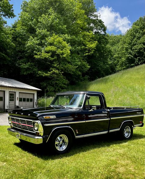 Old Truck Aesthetic, Old Trucks Vintage, Old Ford Trucks Vintage, Old School Trucks, Vintage Ford Trucks, Old Chevy Trucks, Truck Aesthetic, Old Ford Pickups, Old Trucks For Sale