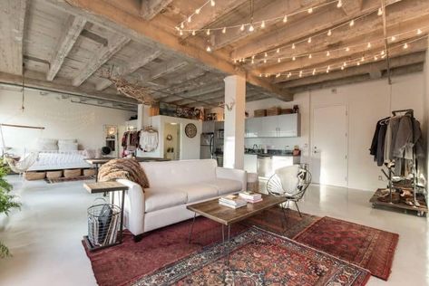 Strip Materials Industrial Interior Design Loft Apartment Decorating, Industrial Apartment, Studio Loft, Interior Design Rugs, Decor Studio, Interior Design Software, Loft Interiors, Industrial Interior Design, Industrial Interiors