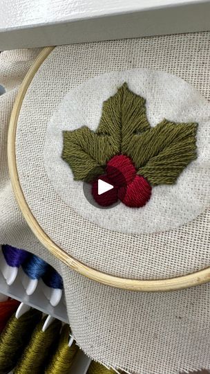 Leaf Stitch, Christmas Leaves, Embroidery Leaf, Stitch Guide, Embroidery Christmas, Holly Leaf, Satin Stitch, Embroidery Stitches, Hand Embroidery