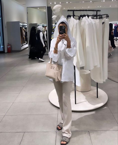 Kuwait Hijab Style, Travel Outfit Summer Hijab, Kuwaiti Girl Outfit, Kuwaiti Hijab Outfit, Kuwaiti Girl Style, Kuwait Girls, Kuwaiti Vibes, Korean Fashion Kpop Bts, Hijab Outfit Summer