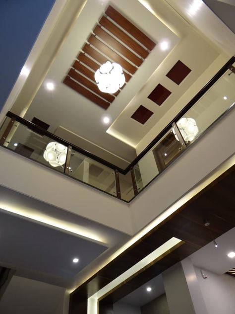 Here you will find photos of interior design ideas. Get inspired! Double Height Lobby, Lobby Ceiling, Modern Corridor, Kitchen Ceiling Design, Drawing Room Ceiling Design, Gypsum Ceiling Design, Wooden Ceiling Design, Plafon Gypsum, Design Hall