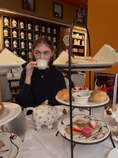 Tea Time Pictures, High Tea Instagram Pictures, Afternoon Tea Aesthetic Outfits, Tea Party With Friends Aesthetic, British Afternoon Tea Aesthetic, High Tea London Outfit, High Tea Pictures, Afternoon Tea Pictures, Twg Tea Aesthetic