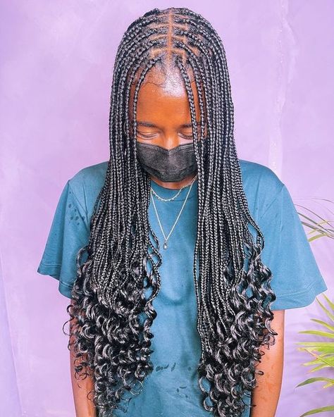 Knotless Box Braids With Curls. - Gist94 Medium Box Braids Curly Ends, Sensational Braids, Black Knotless Braids With Curly Ends, Small Box Braids With Curly Ends, Knotless Box Braids With Curly Ends, Knotless Braids Curly Ends, Knotless Braids With Curly Ends, Expression Braiding Hair, Box Braids With Curly Ends