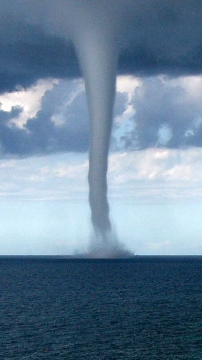 A giant waterspout.  Unlike the 10' foot versions surrounding and protecting the… Weather Storm, Line Tv, Matka Natura, Wild Weather, Water Spout, Belle Nature, Image Nature, Natural Phenomena, Jolie Photo